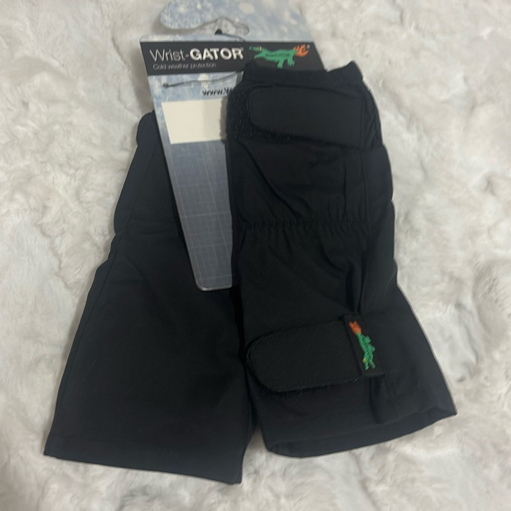 NEW Wrist-Gator Size Small .